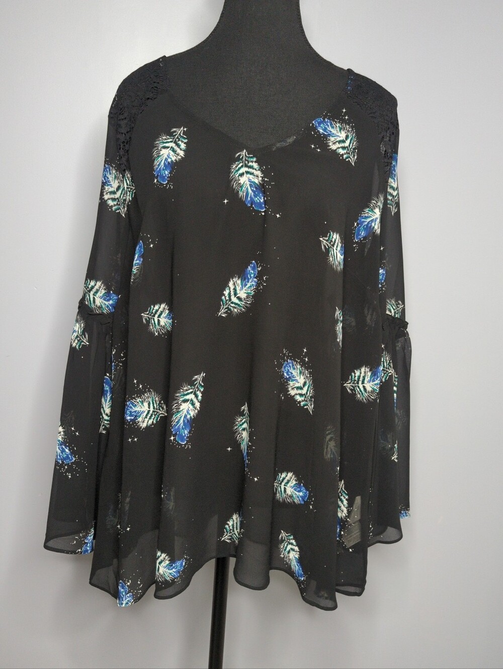 Love & Legend Black Chiffon Feather Print Bell Sleeve Blouse Top Sz 16